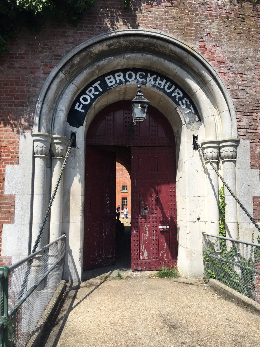 Great visit to <a href="/EnglishHeritage/">English Heritage</a> Fort Brockhurst today with Sixth form students who we hope will be planning and creating some inspiring installation pieces next year #soexcited #fortbrockhurst #lootc #bayhousesixthform