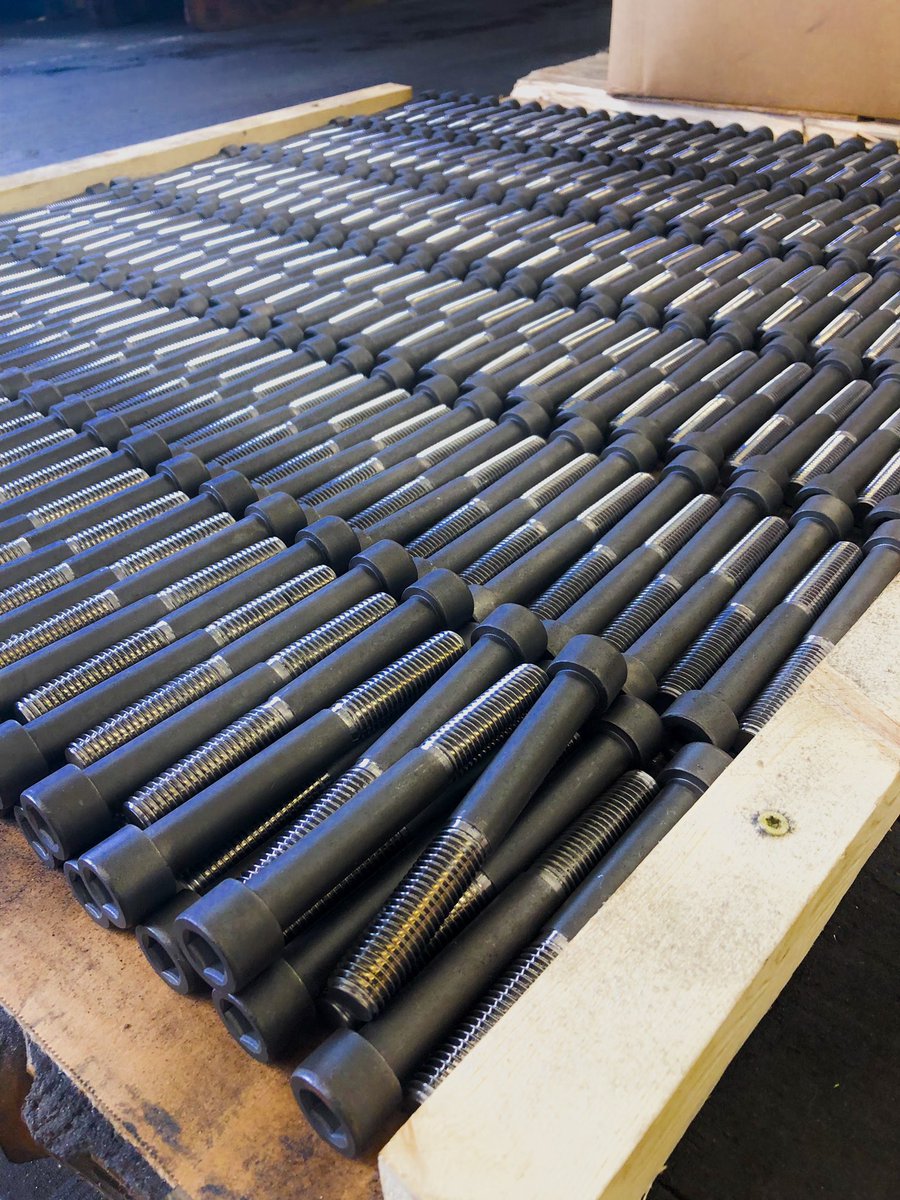 dysoncorp's tweet photo. #FastenerFriday #ForgingFriday fun fact of the day: DYSON has the ability to #HotForge as small as 1/4” and as large as 20” Diameter parts. We do the big stuff and the small. Take a look at these 2 Sockethead CapScrews. Same length, little difference in the diameter huh? https://t.co/8AYwT2nGbd