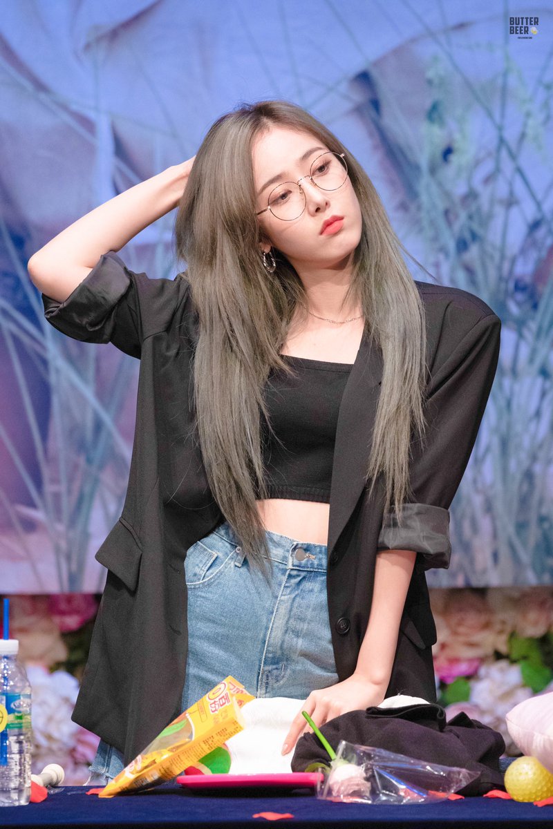 190707 신촌 팬사인회

speechless ㅠㅠ 

#여자친구 #신비 #GFRIEND #SINB <a href="/GFRDofficial/">여자친구 GFRIEND</a>