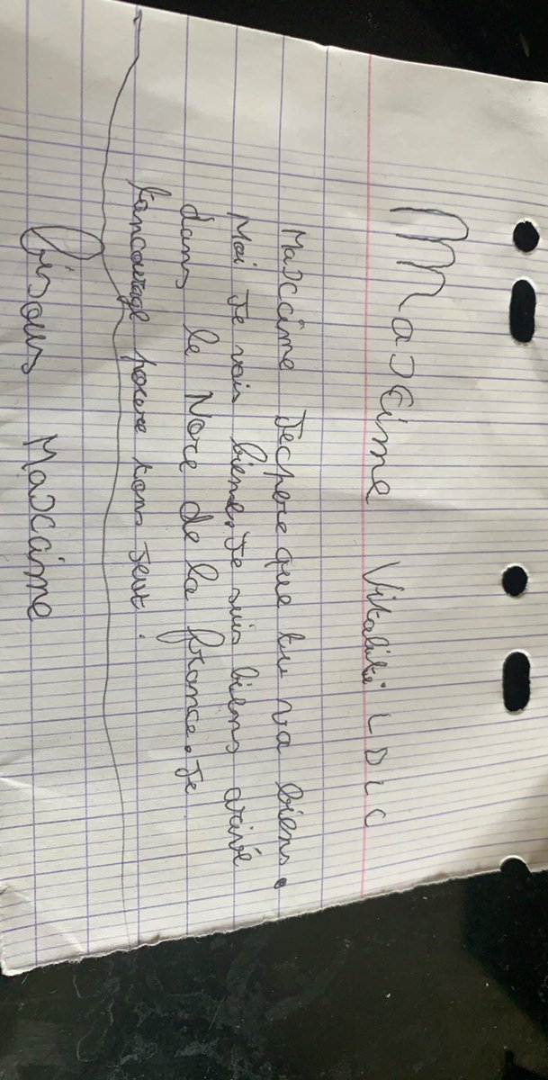 Maxalibur's tweet photo. Regardez ma petite soeur m'envoie quoi : 😭😭😭 https://t.co/1KIeCQWtLZ