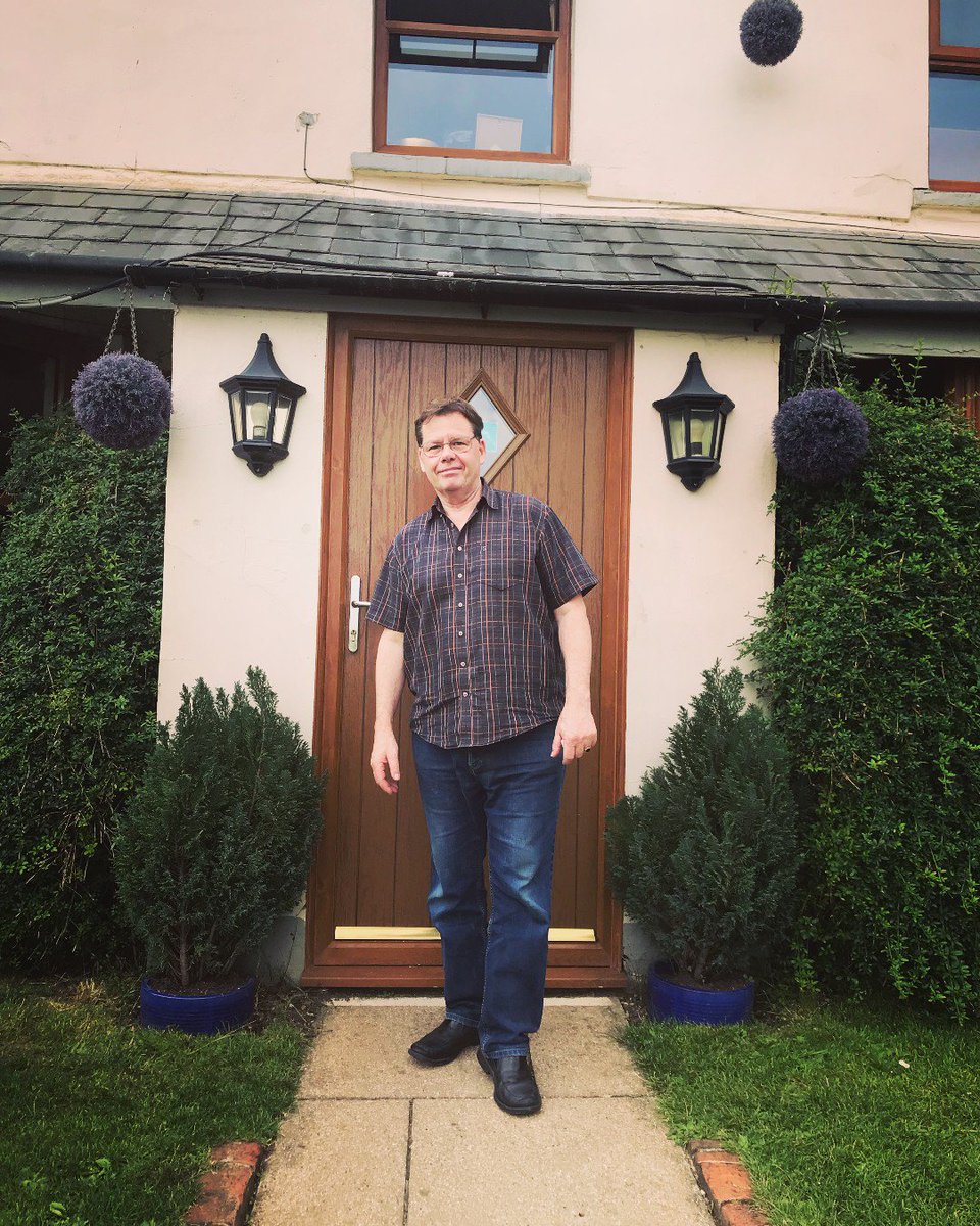Our MD and founder Phil Davison, in front of his own Pub, The Fox at Peasemore! 

#publife #founder #englishpub #marketingforpubs
