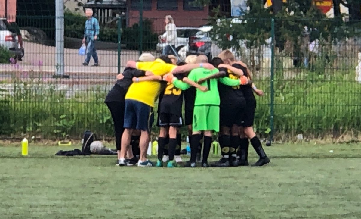 PitaJP2007's tweet photo. Tästä se alkaa ⁦@HelsinkiCup⁩ B13 8v8 puolivälierä ⁦@OulunTervarit⁩ vastaan. Parempi joukkue voittakoon ⚽️⚽️ https://t.co/w0EOvAg0rV