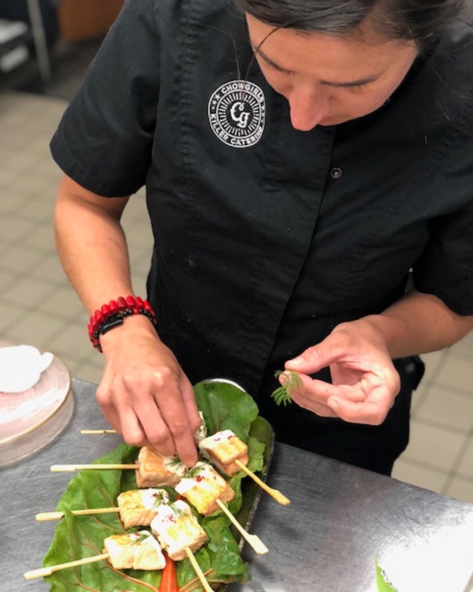 CGSolarArts's tweet image. Do you ever wonder what happens behind our kitchen doors? Chef Kate assembles a platter of our delicious Salmon Skewers with Mustard Cream, topped with pink peppercorns, and dill. #behindthescenes #cheflife 

📸: Sip Savor Social