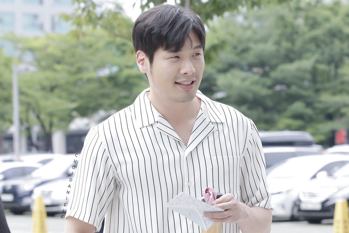 choidanielf's tweet photo. 190626 #최다니엘 #choidaniel #SBS #라디오 #컬투쇼 https://t.co/vdWJIZXgnS