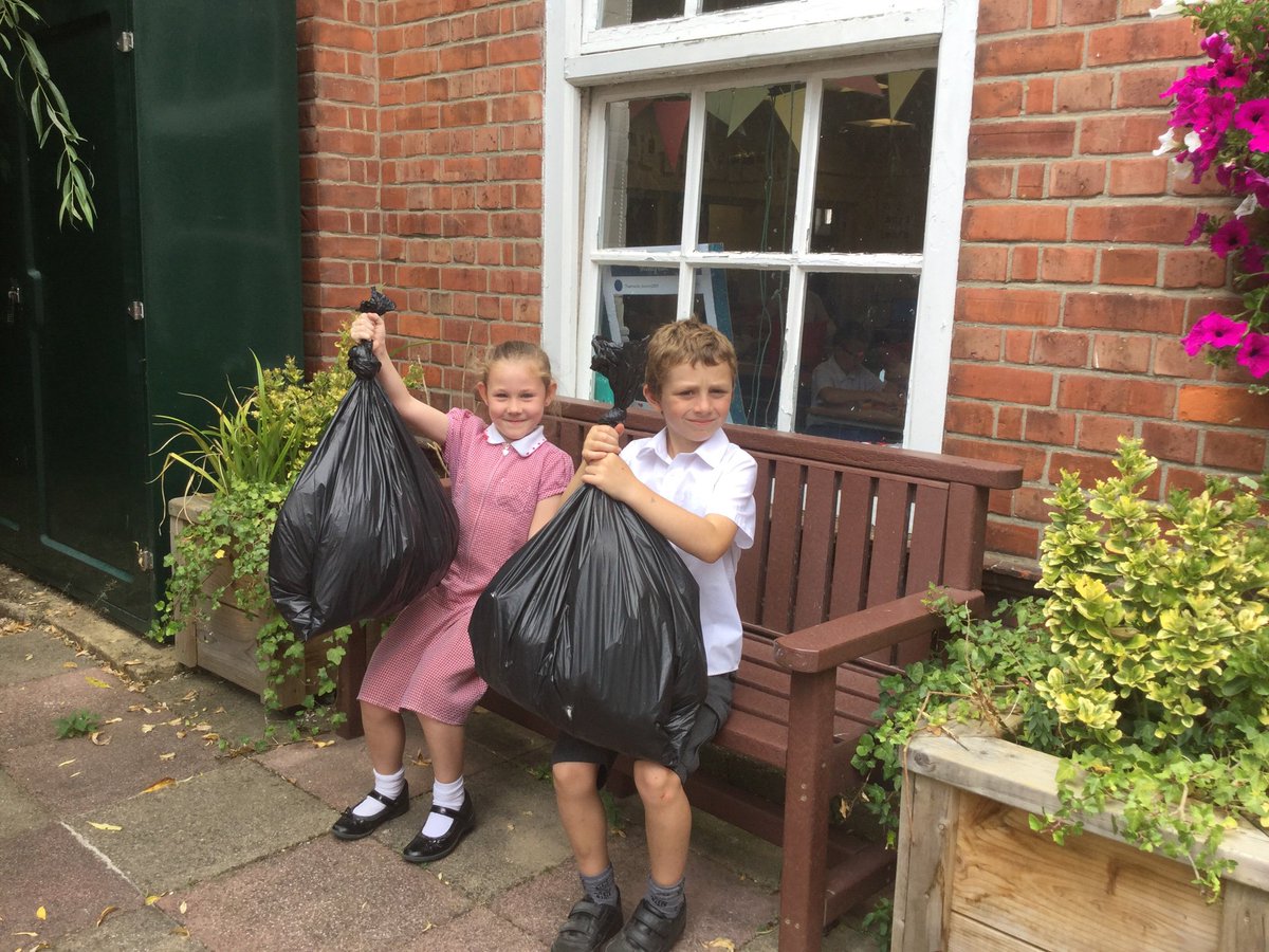ThamesideSch's tweet photo. YEJ have done a thorough litter pick of the whole school - we found rather a lot of litter! #mitzvoth #helpingeachother #RETPS https://t.co/jNjErAU7kf