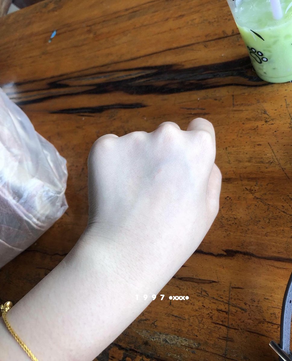 Lilinnew's tweet photo. #ทำไมขาวขึ้นไว เป็นคำถามที่เจอบ่อยมากช่วงนี้ ก่อนปิดเทอมกับตอนนี้คือสีผิวคนละสีเลยจริงๆ #ใช้อะไรก็ไม่ขาวสักที เลยเเวะบอกบุญให้สำหรับคนอยากขาวไวๆเเต่โนฉีดนะจ้ะ เราจะเน้นขัดผิว+คอลลาเจน+ทากันเเดดก่อนปิดเทอมให้เวลาตัวเองไม่เกิน 3เดือนต้องขาวขึ้นเเต่นี่กำลัง2 เดือน #howtobeperfect https://t.co/xdGOzD9MGG