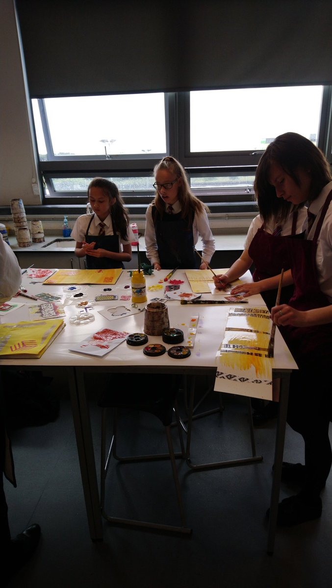 miss_turnerbca's tweet photo. @BCA_Art no pen day @BCAYear9 working enthusiastically on African patterns #youngartist #becreativealways https://t.co/12KmTWDqTr