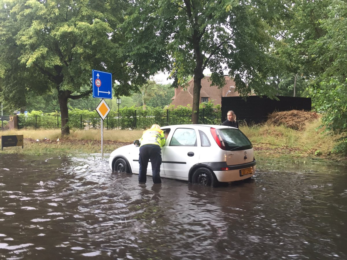 Panne in grondwaterbeschermingsgebied. Met een #UrbanRainshell hadden we dit kunnen bufferen én zuiveren en daarmee beschikbaar kunnen houden voor de droge periodes die nog komen gaan! <a href="/EWBCircularRain/">EWB Circular Rain</a>