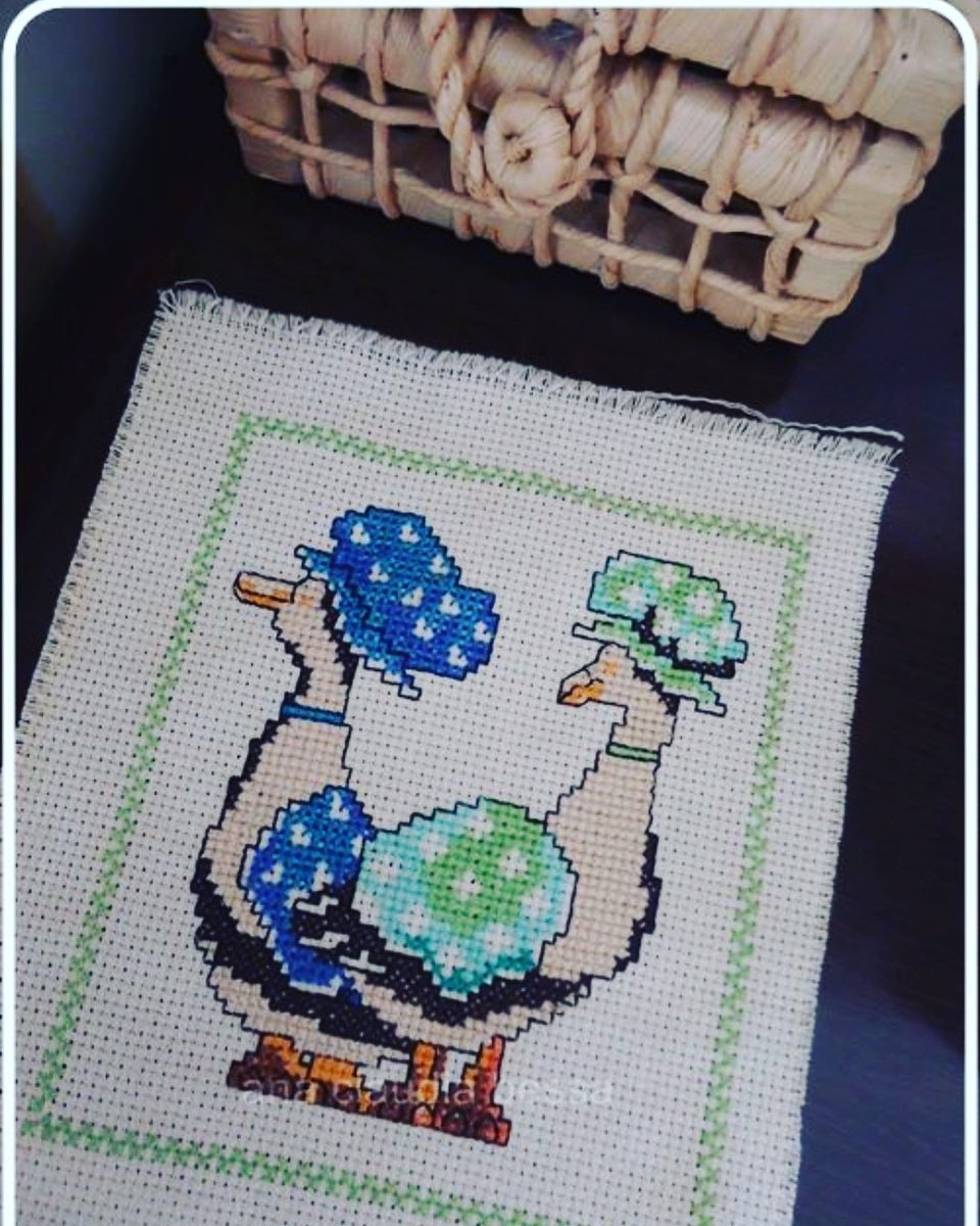 futurodopresent's tweet photo. Achei este ponto cruz que eu fiz em meados de 1996! Foi quando eu aprendi. Fiquei apaixonada. E você, gosta de ponto cruz? https://t.co/MNHGmsPbkS