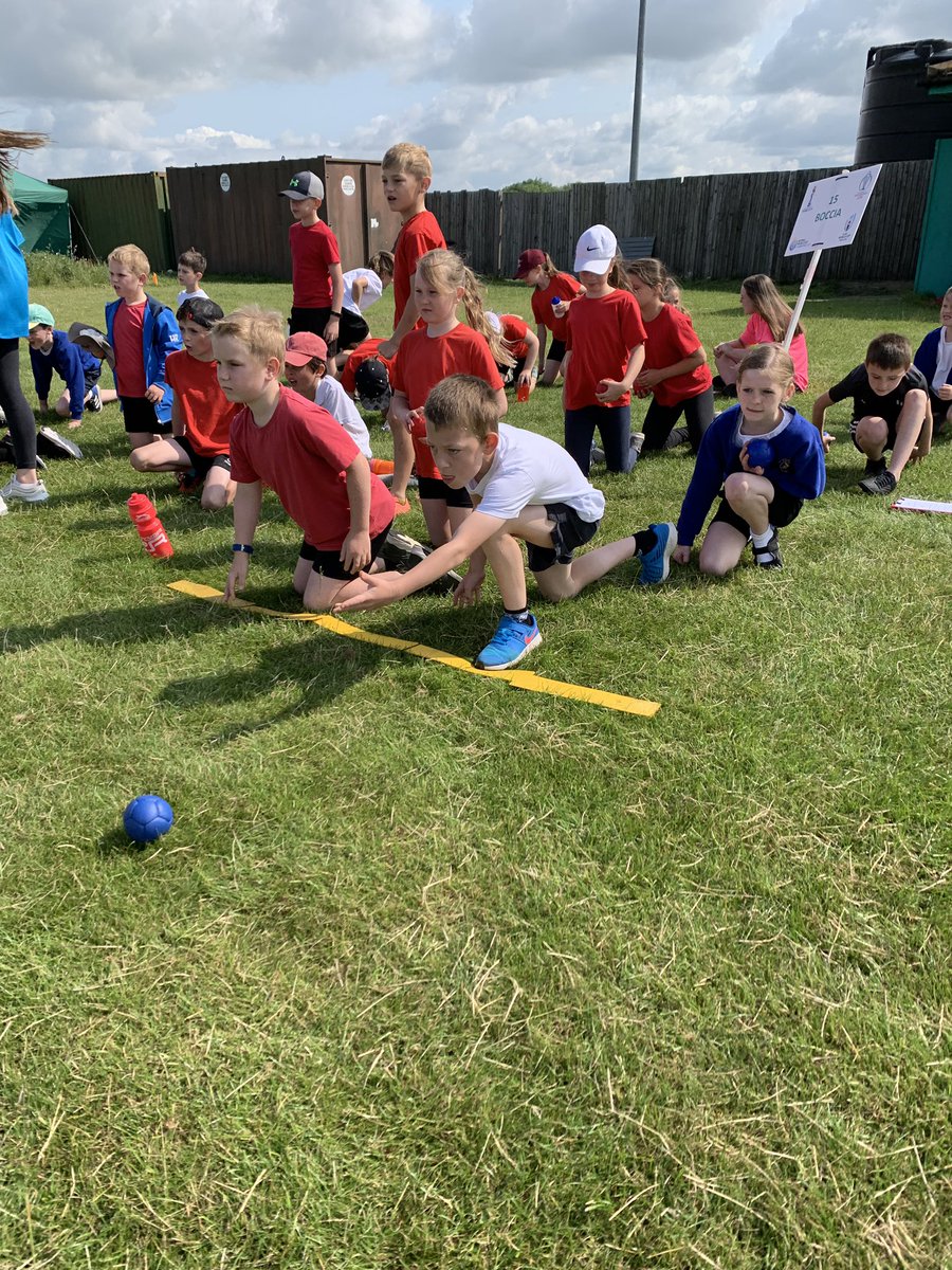 TedderPrimary's tweet photo. #TeamTedder have had a wonderful afternoon trying out lots of new sports. Thank you @CGSOutreach! #MO11 🏆 https://t.co/wKvrBzFhEh