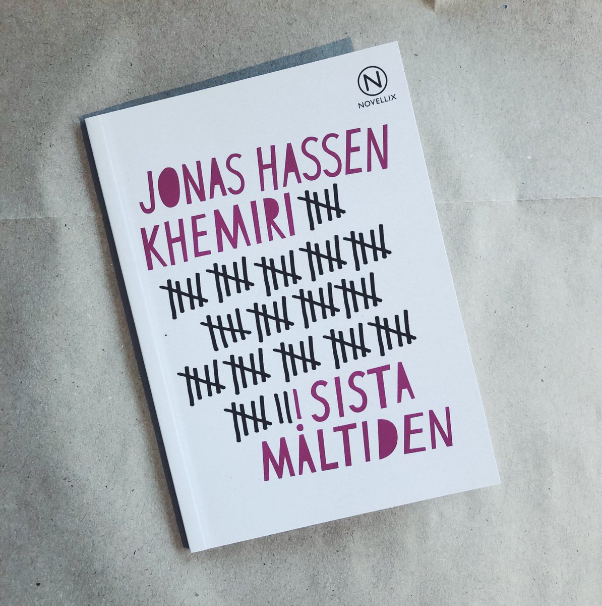 Novellix's tweet photo. Idag delar Akademibokhandlar i Skåne och Stockholms län ut Jonas Hassen Khemiris novell ”Sista måltiden” i Novellix-format! 
Läs mer:
https://t.co/vILrV7jntz https://t.co/BQRSm3KnSO