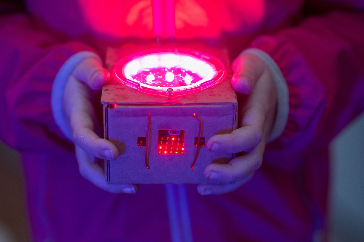 #Summerholidays #Cambridge - BOOK NOW for this #fun #workshop Make, code &amp; light up your city // 06 Aug <a href="/CambJunction/">Cambridge Junction</a> // 9-13 yr olds, all levels of experience welcome // Learn how to build a ‘light box’ building, create circuits &amp; code #neopixel lights.  
collusion.org.uk/events/make-co…