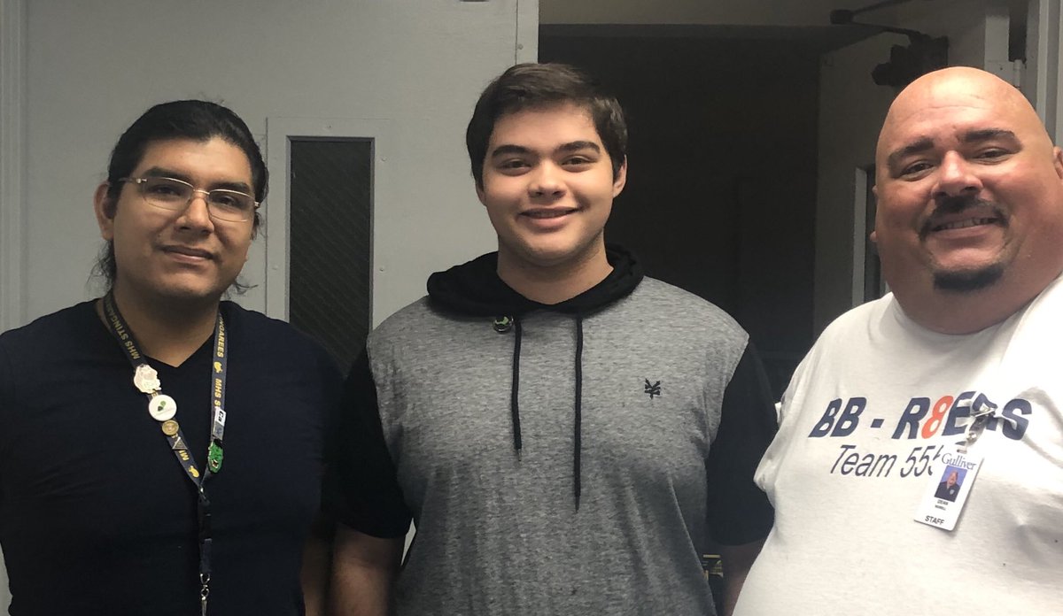 deanmorell's tweet image. The #GPCompSci Ss from @GulliverSchools are proud to form a partnership with @miamiseniorhigh’s R-Tech initiative and #CSTAMiami in an effort to promote #STEM to underserved areas of Miami-Dade using hardware via #OperationRecycleRefurbish #gslearning #CSForAll