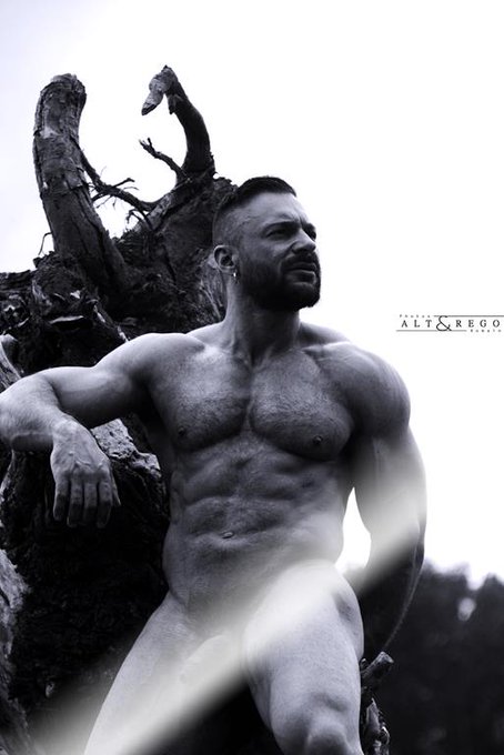 New photoshoot
#gaybodybuilder #dick #bodybuilder #shooting 
@QueerMeNow @theQueerPig @LavaderoMunecas