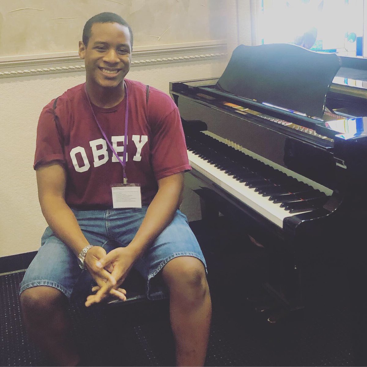 offcampusmavs's tweet photo. Aaayyyeeee, how many of our off-campus peeps have amazing talent like him?!? 😍😍😍 Comment your talent below and let’s show some Maverick love! 🔥💙🐴 Check our ig for his video!
•
#OCMFam #utastudents #mavericks #uta #maventure #uta2023 https://t.co/TH3lBdOSpK