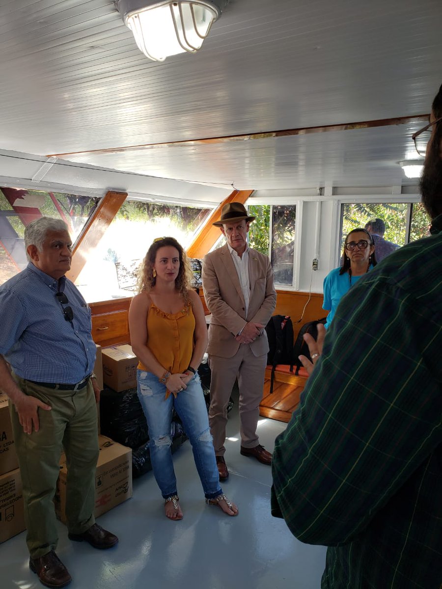 visaomundialbr's tweet photo. O barco-hospital do #AmazonVida, um dos projetos da #VisãoMundial em Manaus, recebeu a visita do embaixador da Irlanda no Brasil, @AmbSeanHoy. Acompanhado pela diretora nacional @raissa_rossiter, o embaixador foi apresentado ao nosso trabalho junto à população ribeirinha. https://t.co/ch5bf5KFa8