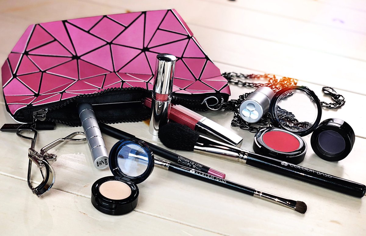 ColourBasis's tweet photo. Head into the weekend with a fresh face &amp; chic glam💄
#weekendglam #makeup #glam #makeupbags #colourbasis #fortworth #imagecoach https://t.co/iyub01Xwqo