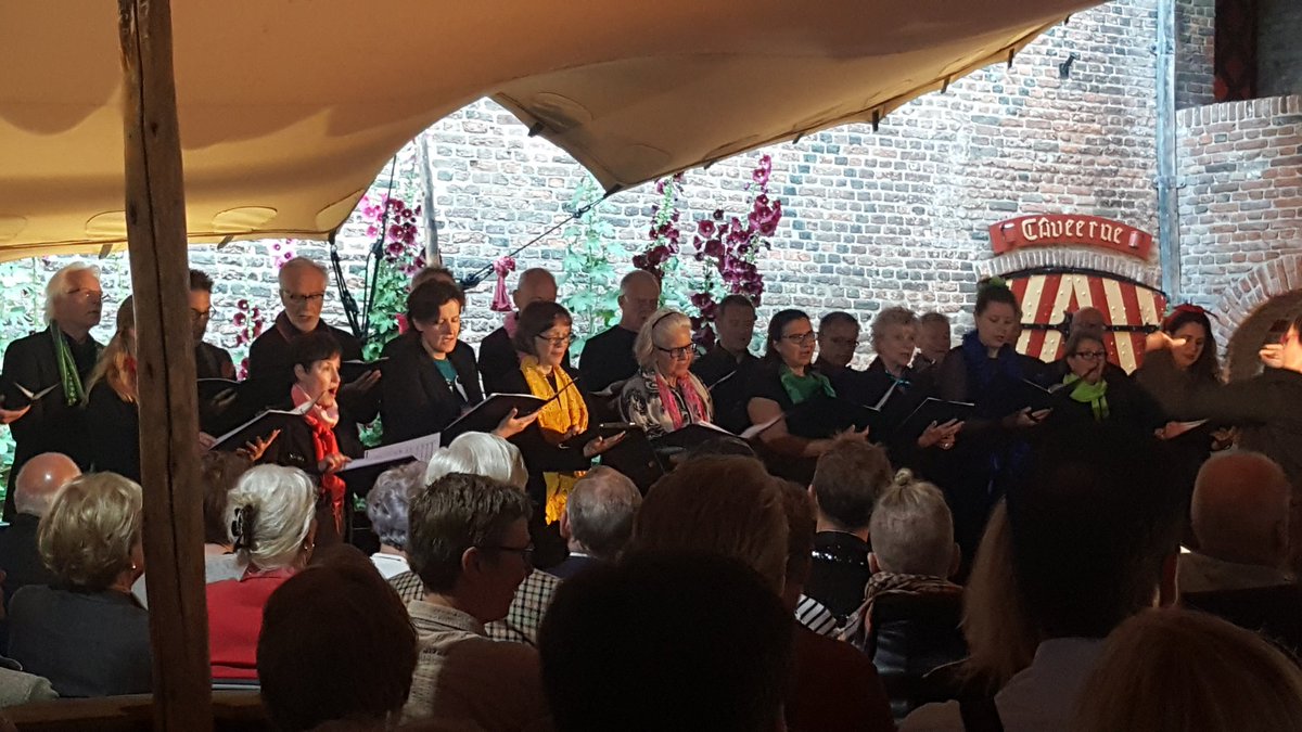 RRomkens's tweet photo. Feestelijke aftrap van Amsterdamse  #gaypride2019 in het @Muiderslot  met Per Tutti: een lofzang op de lesbi- en homoliefde met het Gala-koor.
 @AtriaNieuws is happy to be part of  the Gay Pride programma  met Pink Tours in het atria-archief. Zie https://t.co/4ME6vHbH1C https://t.co/VLytq6ih1q