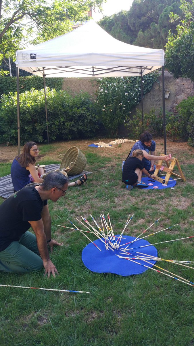 bcnmes's tweet photo. #CanChillOut is alive! En #CanSumarro hasta medianoche, con actividades para todos los gustos y tamaños, @slhampoetry, DJs y barra &amp; comida by @EatStreetBCN. Come say hi! https://t.co/6vUYAgbKrJ