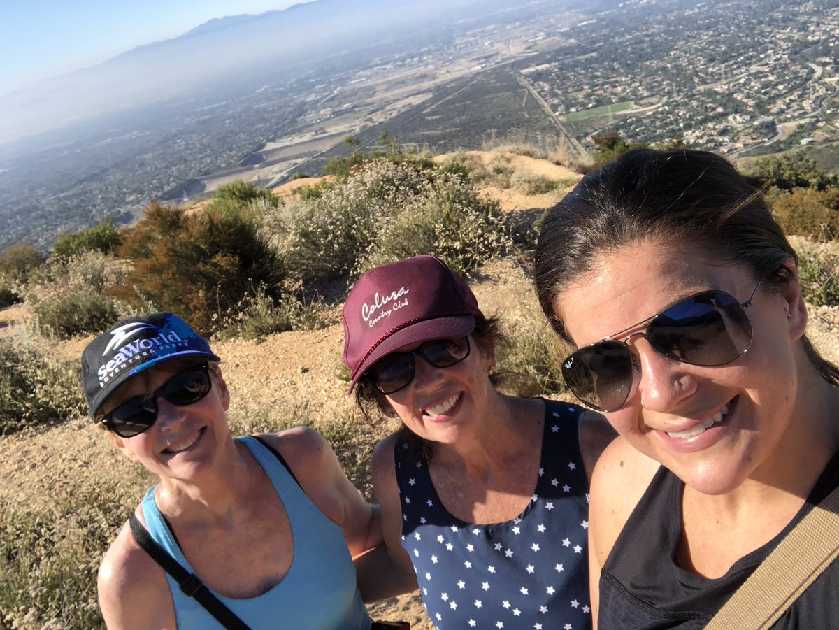 rol2s's tweet image. Hiking in Calif😌. I now have a clear knowledge of the difference between hiking and going for a walk. #owee