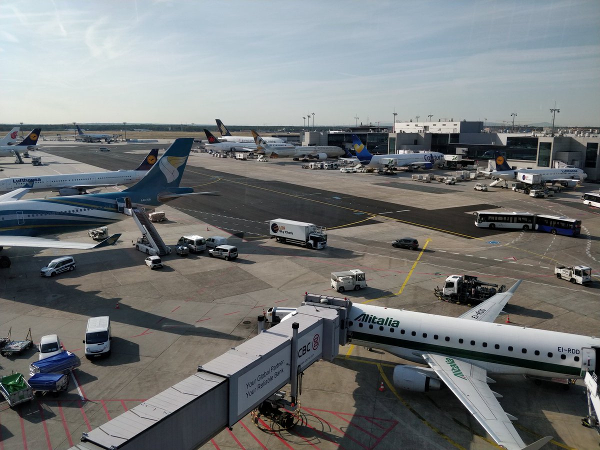 tamasbocsi's tweet photo. Last time at Frankfurt a bit of planespotting ... I love flying ✈️✈️✈️
#frankfurtairport #frankfurt #planespotting #alitalia #delta #deltaairlines #condor #fra #iloveflying #ilovetravel #planes #aireuropa #aireuropaexpress #co2offset #co2compensation #atmosfair https://t.co/kLWTiojJOQ