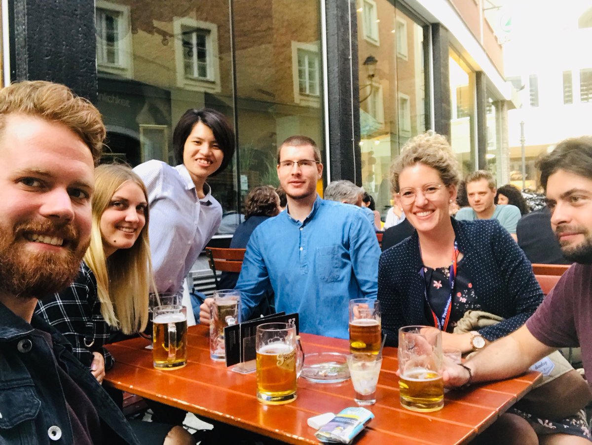 realsci_DE's tweet photo. Super spannende Gespräche mit den Young Scientists der @UniSalzburg und dem @SalzburgL @Salzburg_SAMBA #SAMBA2019 https://t.co/l3gD4fLBcg