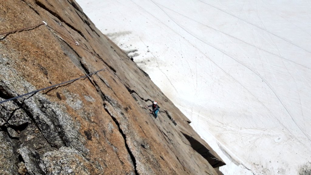 alexanderrclay's tweet photo. Yesterday out with @Mt_Lifestyle, today out with Bex. Once again, another super lap of the Eperon - feeling great at the altitude, happy days. Guiffra-Monaci (TD, 6a) @the_AMI #chamonix #climbing #eperon #classic #guifframonaci https://t.co/ftplvmI8xT