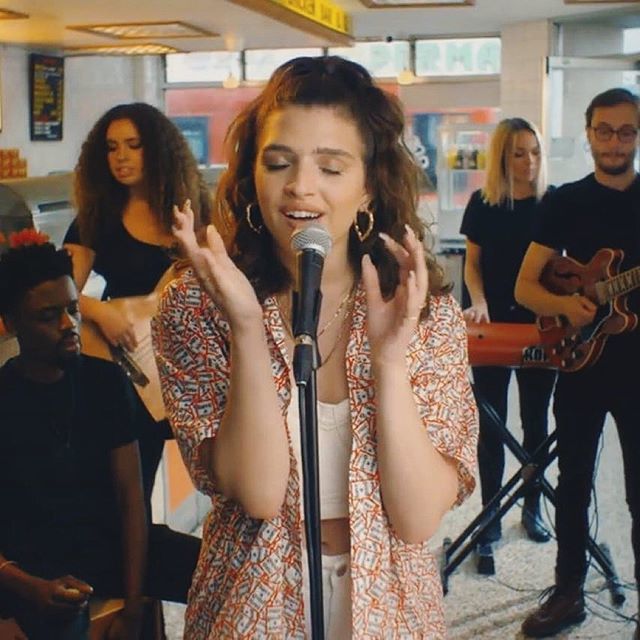 A fun day with the <a href="/20dbmusic/">20dbmusic</a> team shooting the acoustic video for <a href="/maemuller/">Franci Müller. 🙏🏻✨💫🩵🛡️💜💜🌍</a> ‘Anticlimax’ 🎶 (check it out on YouTube!)
•
•
•
•
#20db #maemuller #anticlimax #keyboards #acoustic #repost ift.tt/2xMXbtn