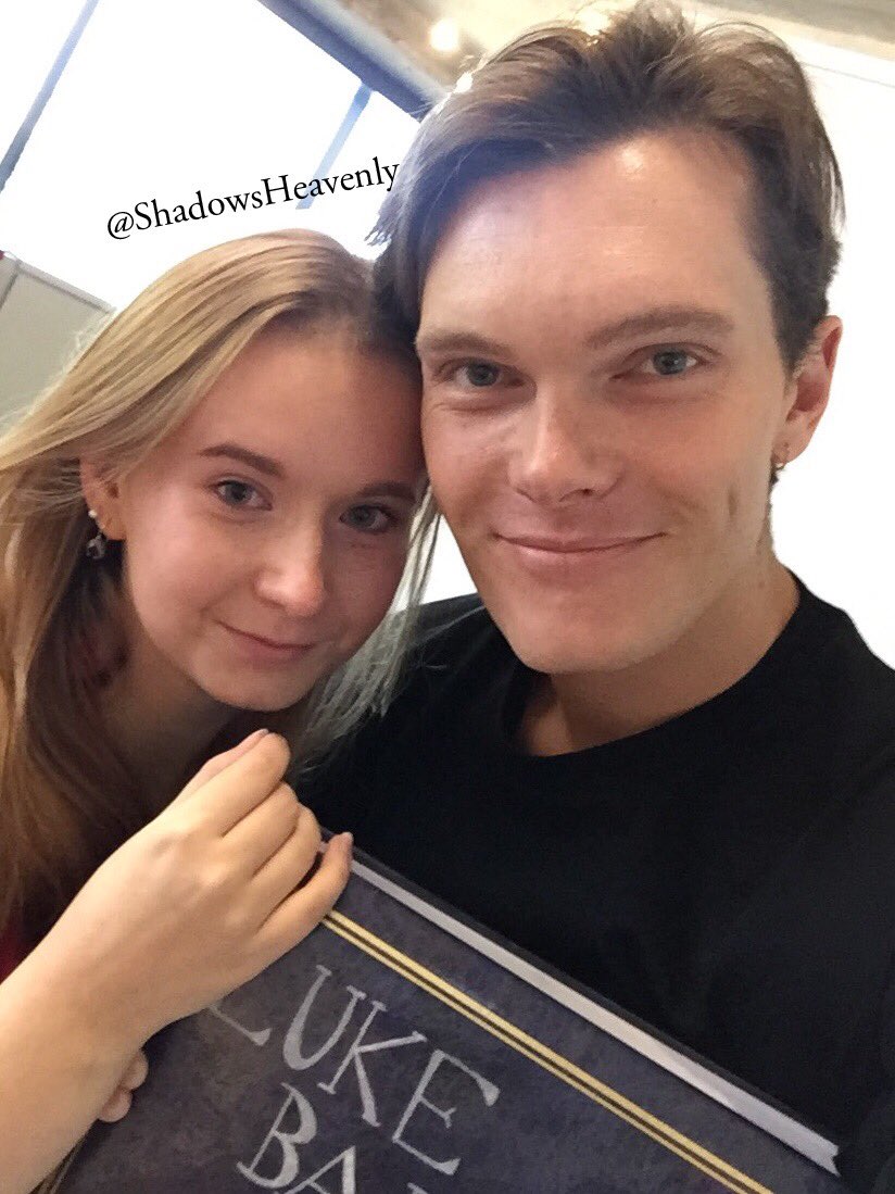 ShadowsHeavenly's tweet image. I had amazing day with @LukeBaines today! I gave the fanbook for him and I started to cry and shaking and he was so lovely and was comforthing me, hugging and said ”we can do this” for our photo with the book. Thank you, Luke! See you tomorrow at the breakfast!❤️#ITAInstituteCon3