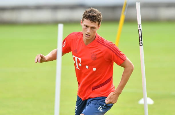 _HomeBayern's tweet photo. Benjamin Pavard's first training session at #FCBayern. #ServusBenjamin https://t.co/h5Evn3DAXN