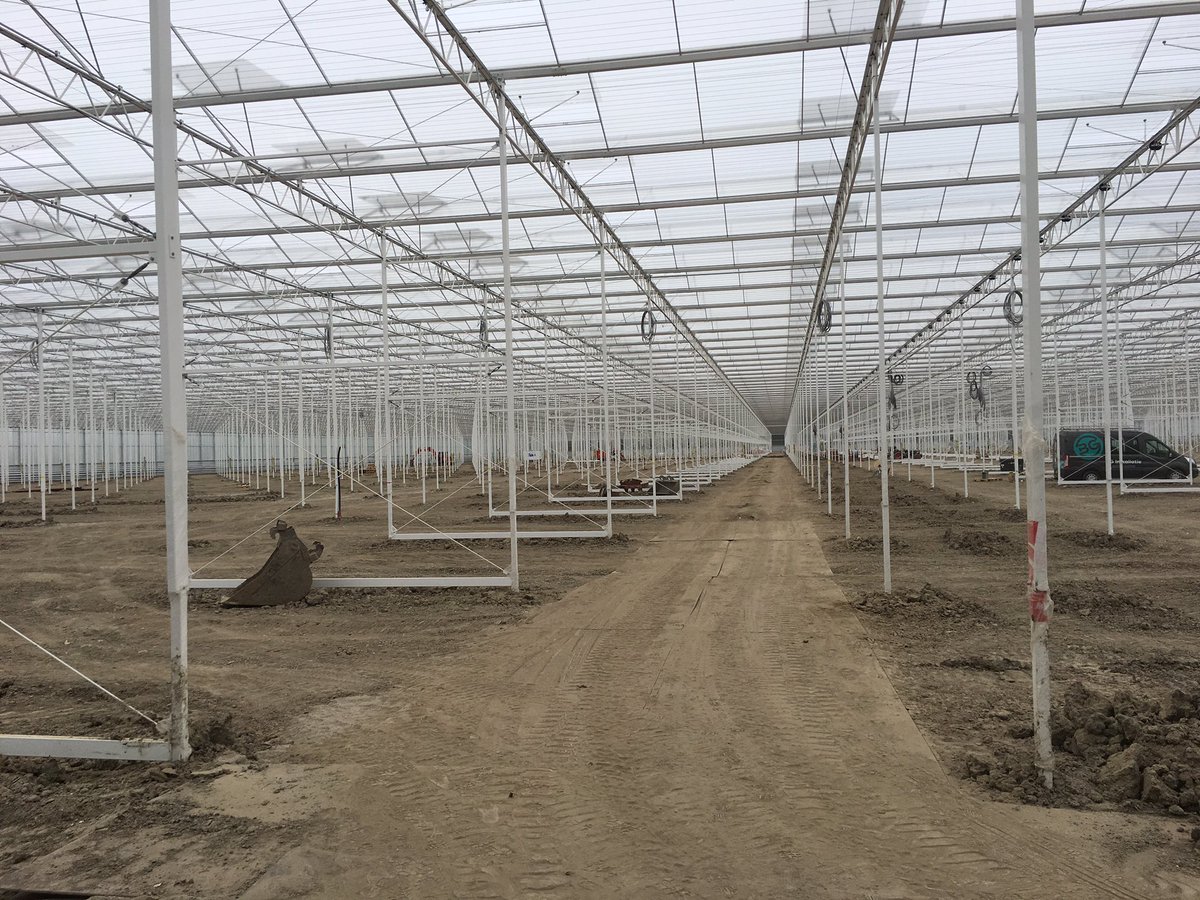 Gezellige bouwborrel bij het nieuwe #tomaten bedrijf @KwekerijGreenvalley <a href="/Iperen_Edwin/">Edwin Datthijn</a> <a href="/iperen_nl/">Van Iperen</a>