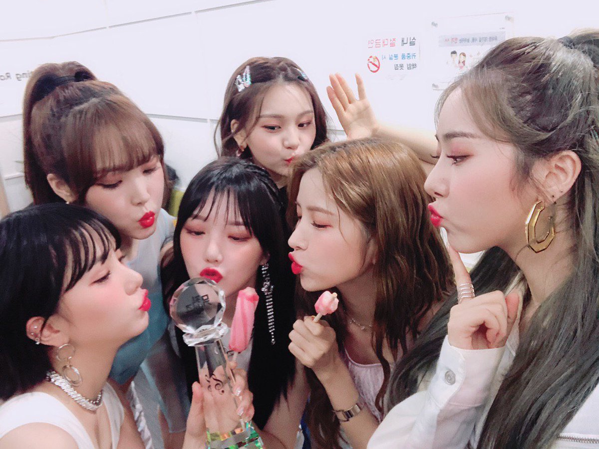 ccristina_xoxo's tweet photo. Boa tarde 🏆👏👏😍😍😍
#GFRIEND57thWin #Fever4thWin https://t.co/2pNZ2Lga7d
