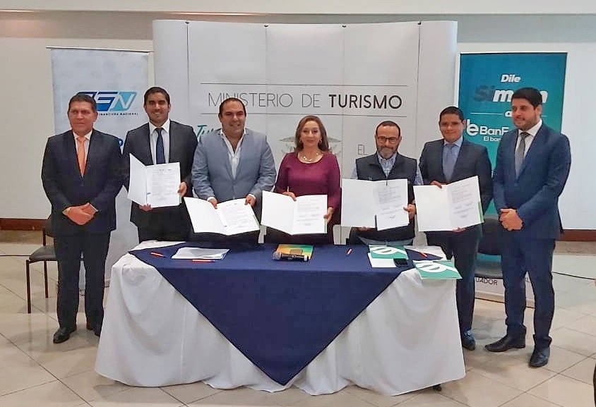 Nuestro presidente <a href="/holbachmuneton/">holbach muneton</a> junto a Ministra de Turismo <a href="/PradoHolguin/">Rosi Prado De Holguín</a> y demás autoridades en la firma del Convenio Interinstitucional para la colocación de créditos a través de la Banca Pública destinado para financiar proyectos turísticos.
