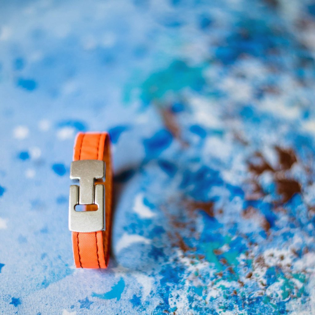 YvetteLouise_'s tweet photo. @Epimoniamn LOVE my bracelet. ๐งก Support everything you do!
#buildinghumanity #piecebypiece #embracelet #recycled #lifejackets #refugees #Epimonia #humanity https://t.co/h8bqgh4kWh