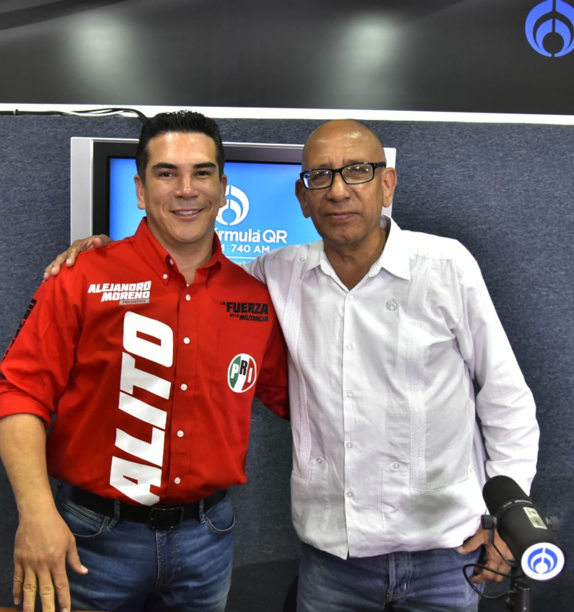 alitomorenoc's tweet photo. Iniciamos nuestra gira por Quintana Roo en una entrevista con @ser_cardenas de @RFQR, le expresé lo importante que es la unidad en el partido para que recuperemos la confianza de los mexicanos, estoy seguro que trabajando con @caroviggiano la volveremos a ganar. https://t.co/C94km9eyZG