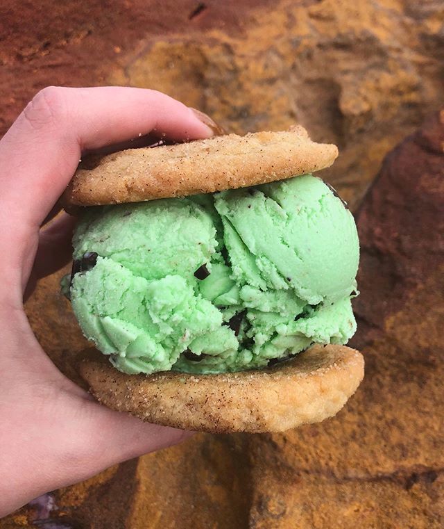 Friday. Best day ever! 👊🏻
11:30-2:00 Christus Trinity Clinic parking lot (520 E Douglas Blvd)
⠀⠀⠀⠀⠀⠀⠀
#IceCreamSammich #CoolOff #TylerTexas #ChristusTrinityMotherFrances #TylerTX #DessertTruck  #FoodTruck #PokeyOsTyler #GlutenFreeOptionsToday ift.tt/2JDWGYd
