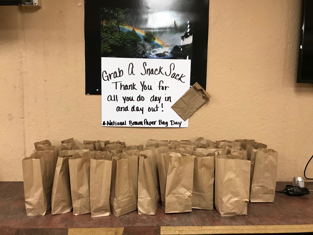THD3846's tweet photo. Erin making sure our associates are always taken care of on Fridays!  Thank you! https://t.co/VrTAIv0Rs0
