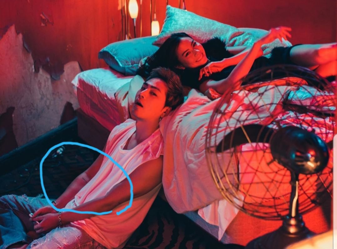 みぃ タトゥーまた入れた 臣ちゃんのは お洒落で好き だから隠さないで欲しいな でもmvではclar De Luneがハッキリ分かる様に撮ってたけん隠すつもりないか 笑 Hiroomitosaka Nakedlove 臣 臣ちゃん タトゥー 登坂広臣 T Co F60y9wbkwi