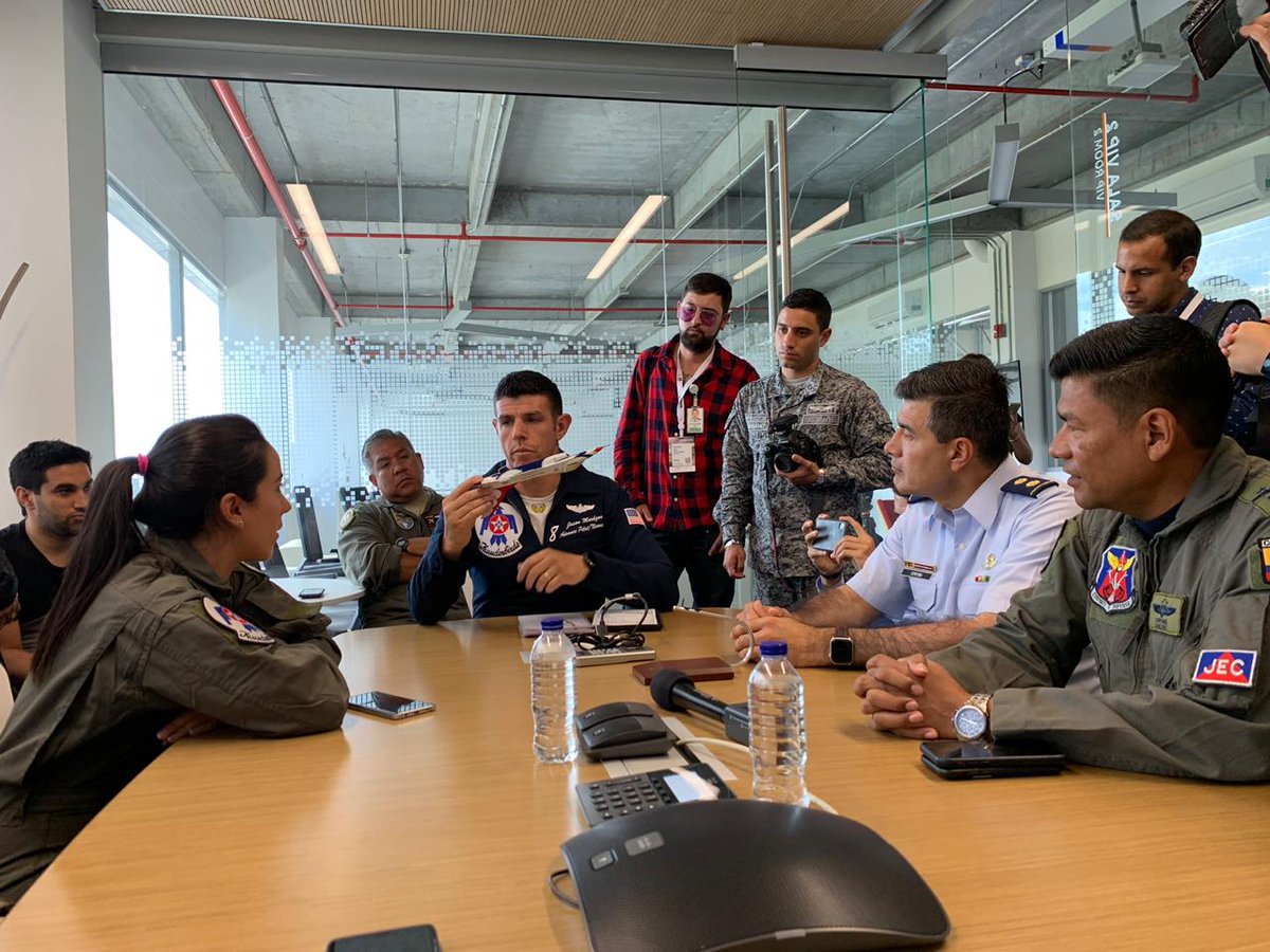 FuerzaAereaCol's tweet photo. #EnMinutos | Todo listo para que Mariana Pajón @MarianaPajon vuele con los @AFThunderbirds @Usairforce #MediaFlight !Vamos Mariana! ✈️✈️✈️🇨🇴🇨🇴 Nuestro orgullo nacional.
@FuerzaAereaCol @AFSOUTH @USEmbassyBogota
#100AñosProtegiendoLaNación https://t.co/RbYYLUhoqJ