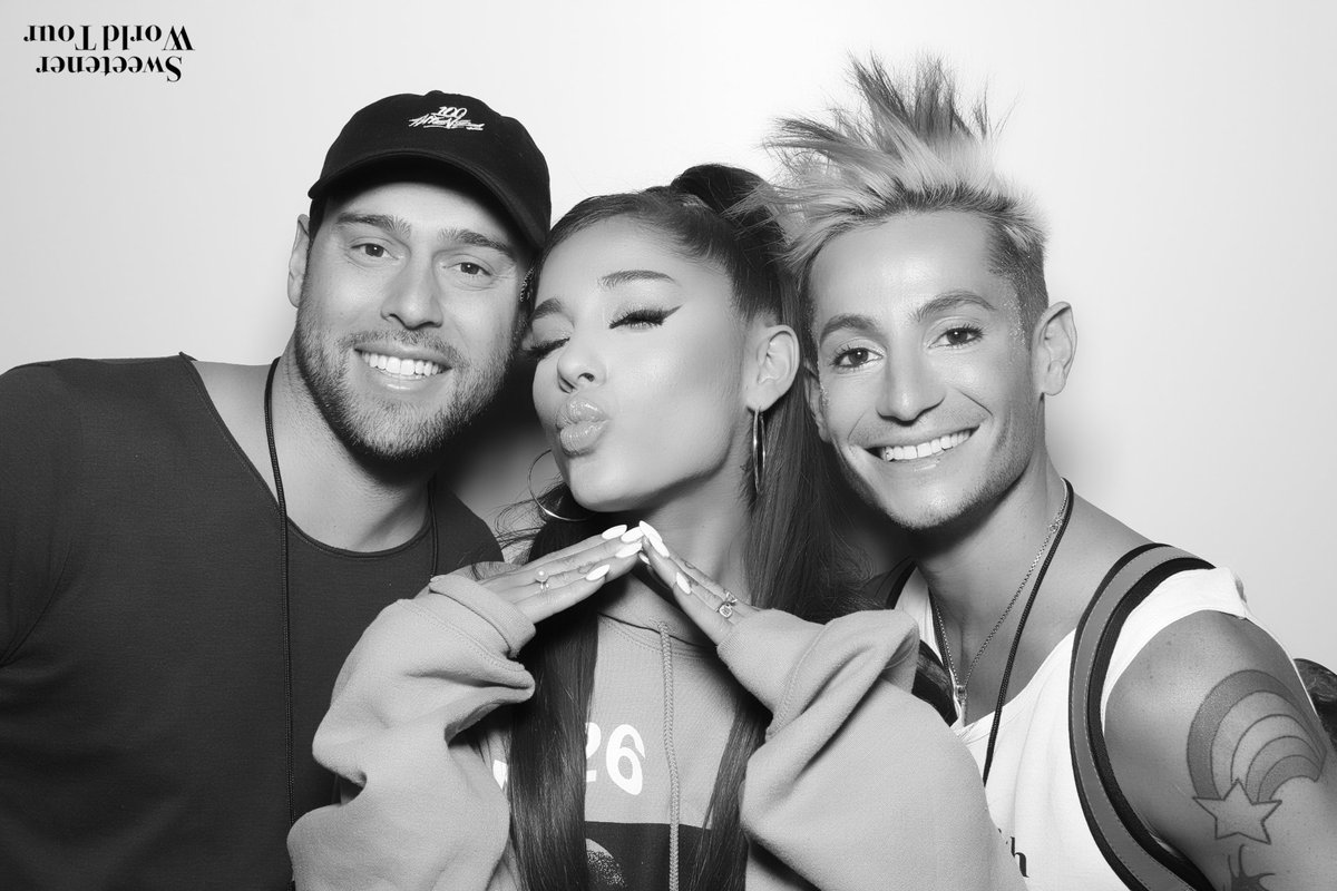 agptmedia's tweet photo. #SweetenerWorldTour 📸 Meet&Greet
#SWTPittsburgh: https://t.co/CnPA6Sf7hp
#SWTBrooklyn: https://t.co/3xCfQEUsQz
#SWTBrooklyn2: https://t.co/Kie5xGHWgy
#SWTNewYork: https://t.co/BW12ks4qbN
#SWTNewYork2: https://t.co/WFtACHaVLB
#SWTWashington: https://t.co/SFobDOYVvY https://t.co/4FOtTKI8T1