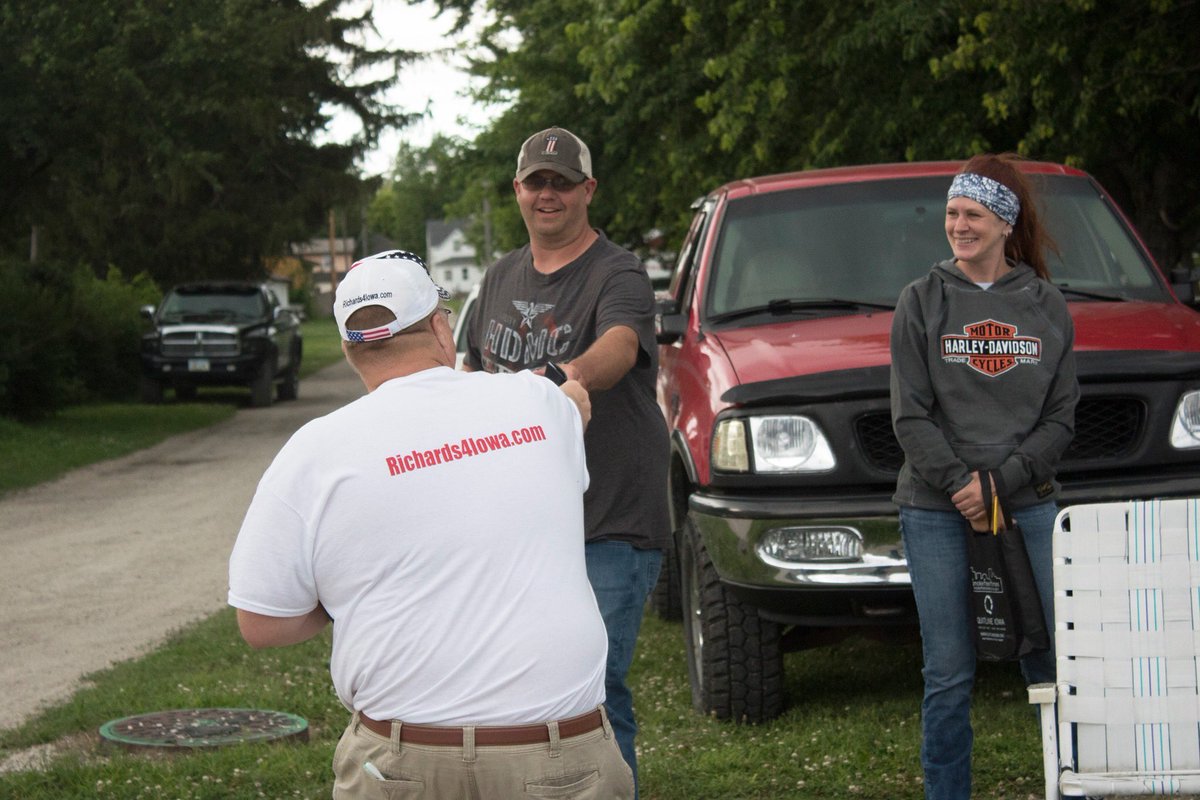 Richards4Iowa's tweet photo. Terrific people and lemonade at the #WrightCountyFair in Eagle Grove on Wednesday! We'll see you at the Webster County Fairgrounds today! #Richards4Iowa #IA04 https://t.co/tVHGEnOCWl