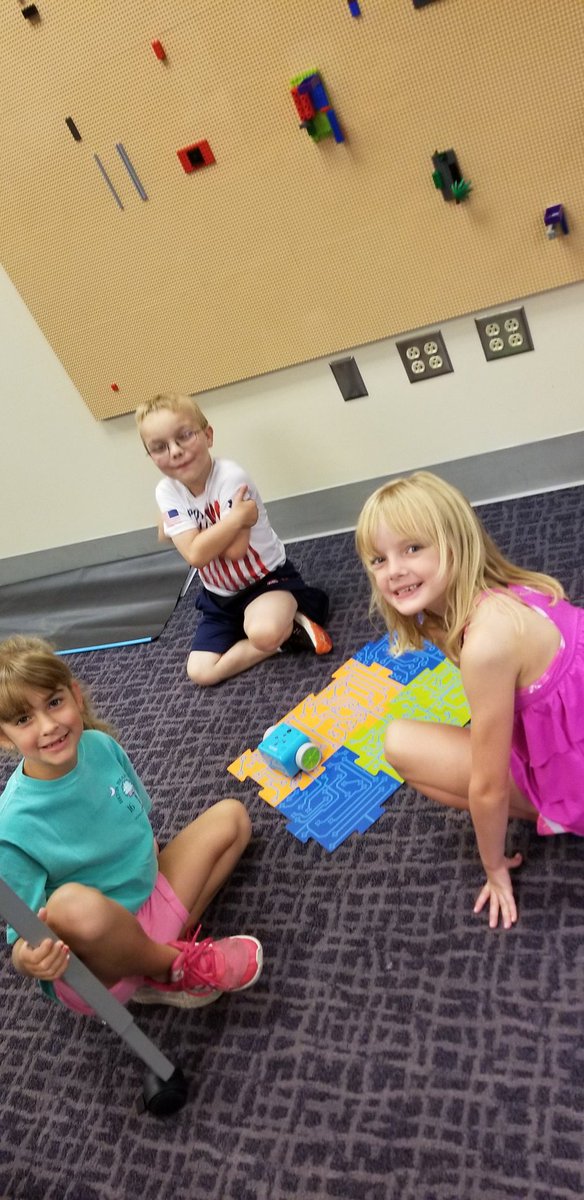 Central_LC's tweet photo. Fun with coding! #inthelc #celearns https://t.co/l8TUJojK8c
