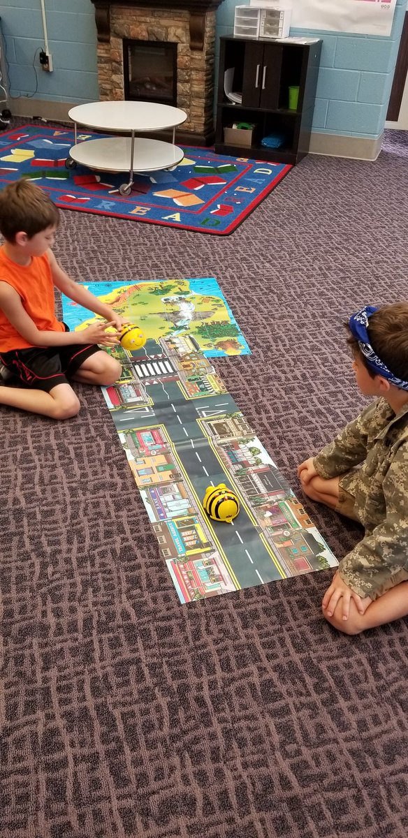 Central_LC's tweet photo. Fun with coding! #inthelc #celearns https://t.co/l8TUJojK8c