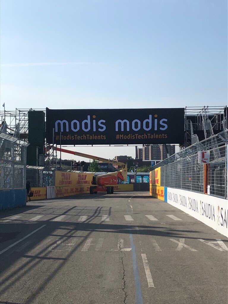 Akkodis_US's tweet photo. Races start tomorrow and the track is looking very good, @FIAFormulaE ! #NYCEPrix #ModisTechTalents https://t.co/PXJnVZ4OVD
