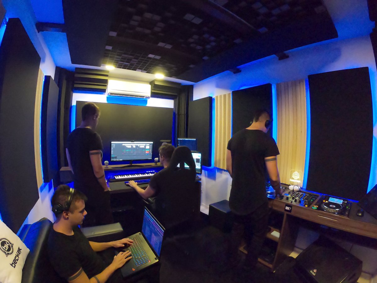 4 Festas, 4 Estados e 4 Beckers, onde nos encontramos? ❤️😂

@dm7_bookings