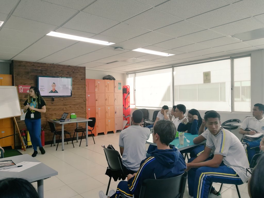 CeibaSoftware's tweet photo. Continuamos con la presentación del Estudio de Innovación y Diseño, hablando de #DesignThinking y nuestros procesos dentro del área.
#FamiliaCeiba #EstudioID #CeibaUX #Diseño #PensamientoDeDiseño #UX https://t.co/zCDYXu3VFX