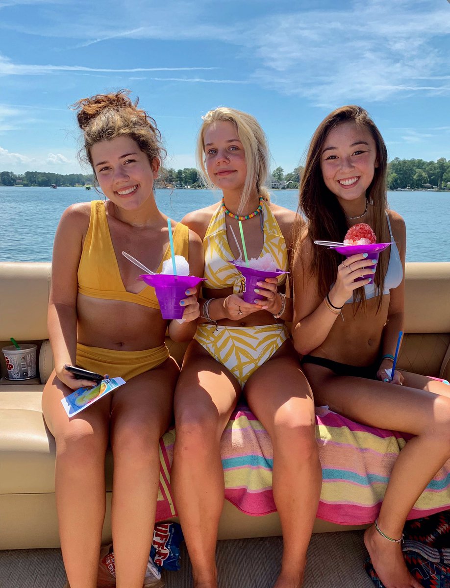 thelickpops's tweet photo. 🍧😎 Cheers to the weekend! #Lickpops are Poppin💥
#theLickattheLake😜 #BlaizingIce🔥🥶 #TGIF https://t.co/qGQqcnoK5l