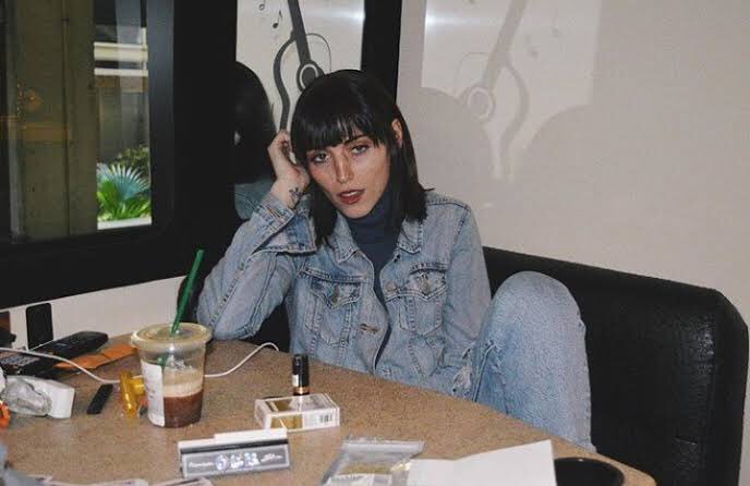 auslexfucking's tweet photo. Sasha Sloan {1995} https://t.co/DxKcXLIxlG