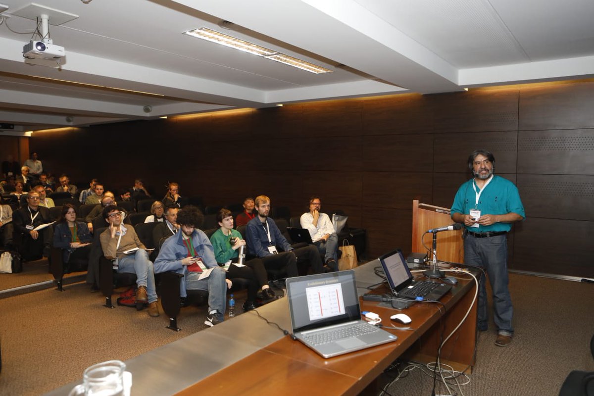StatPhys27's tweet photo. Parallel Session at #StatPhys27 Maximino Aldana giving the conference "Modeling the role of the microbiome in evolution". https://t.co/dDYvWJPRBS