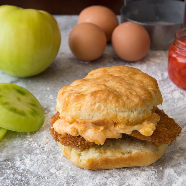 RiseCameronVlg's tweet photo. Nothing says "Summer" like Fried Green Tomatoes and Pimento Cheese ☀️ https://t.co/xirh1hCcYQ